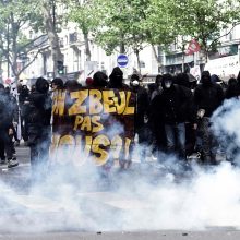 Tarptautinę darbo dieną pasaulyje – audringos demonstracijos