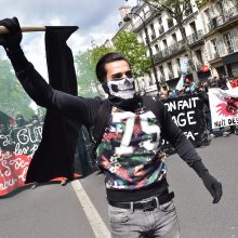 Tarptautinę darbo dieną pasaulyje – audringos demonstracijos