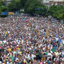 Venesueloje protestų sūkuryje žuvo paauglys