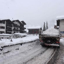 Šveicarijos Alpių kurorte įstrigo 13 tūkst. turistų