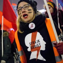 Per protestą prieš abortų draudimą politikų būstinė ištepta raudonais dažais