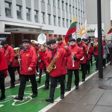 Kauniečiai Kovo 11-ąją išskleidė pusės kilometro trispalvę