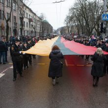 Kauniečiai Kovo 11-ąją išskleidė pusės kilometro trispalvę