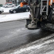 Sniegas Kaune sukėlė vairuotojų pyktį: ar bent viena gatvė nuvalyta?