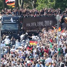 Berlyne tūkstančiai žmonių pasitiko futbolo čempionus