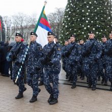 Žmonės sostinėje rinkosi atiduoti pagarbą Lietuvos kariuomenei