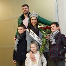 Į Lietuvą parvyko „Misis Pasaulis 2018“ triumfavusi T. Lavrinovič