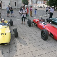 Kauniečiams pristatyti legendiniai bolidai, lenktyniausiantys Kačerginėje