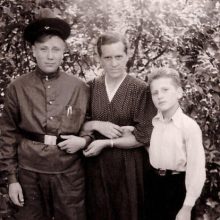 1960 m.: Antanina, grįžusi iš Sibiro, su abiem sūnumis apsigyveno Šilutėje, nes neturėjo teisės įsikurti didesniuose Lietuvos miestuose.