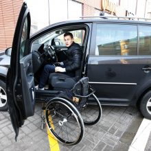 Nepriklausomybė: V.Kinčius nejaučia judėjimo laisvės stygiaus, vyras vairuoja jau penktą automobilį, pritaikytą neįgaliesiems.