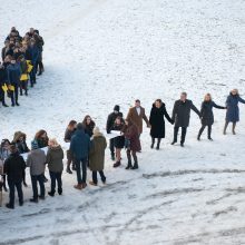 Gimnazistai sveikina Lietuvą su gimtadieniu!