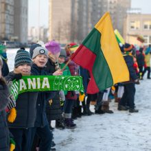 Gimnazistai sveikina Lietuvą su gimtadieniu!