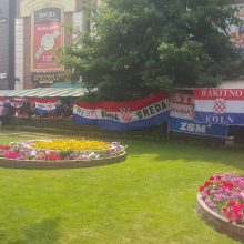 Palaikymas: Kroatijos rinktinės gerbėjai Kaliningrade jautėsi it gimtinėje – baruose plevėsavo kroatų vėliavos.