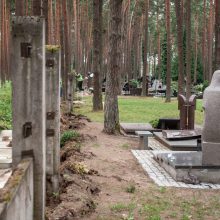 Ilgai planuotos plėtros pradžia: Petrašiūnų kapinėse jau zuja darbininkai