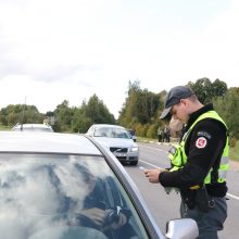 Policijos reidas be staigmenų: girti ir be vairuotojo pažymėjimų