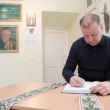Premjeras Balninkų miesteliui padovanojo 100 Lietuvos trispalvių