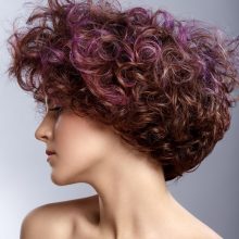 Plaukų stilistų rekomendacijos: plaukams – aiški forma ir skanios spalvos