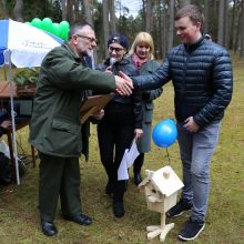 Kulautuvos pušynas pasipuošė naujais inkilais