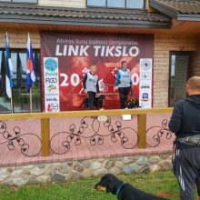 Kauno rajone vyko pirmasis šunų biatlonas: iššūkių netrūko ir keturkojų šeimininkams