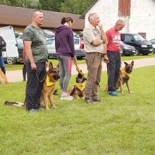 Kauno rajone vyko pirmasis šunų biatlonas: iššūkių netrūko ir keturkojų šeimininkams