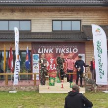 Kauno rajone vyko pirmasis šunų biatlonas: iššūkių netrūko ir keturkojų šeimininkams