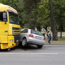 Avarija Klaipėdoje: vilkikas lengvąjį automobilį vilko 15 metrų