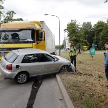 Avarija Klaipėdoje: vilkikas lengvąjį automobilį vilko 15 metrų