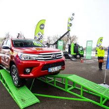 „Metų automobilio“ visureigiai pateko į modernų bandymų poligoną