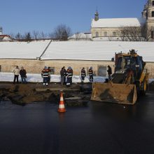 Vilniuje – vandentiekio avarija: patvino Upės gatvė 