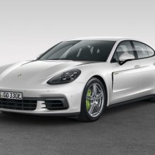 Naująjį „Porsche Panamera 4 E-Hybrid“ bus galima įkrauti