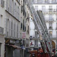 Paryžiuje per gaisrą daugiabutyje žuvo aštuoni žmonės, suimtas įtariamasis