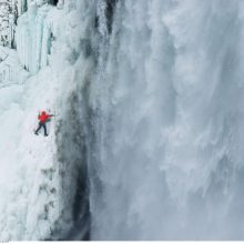 Kanados alpinistas pirmasis istorijoje įkopė į Niagaros krioklį 