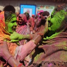 Indijoje prasidėjo spalvingasis hinduistų festivalis