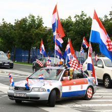 Zagrebe dešimtys tūkstančių žmonių pasveikino sugrįžusią futbolo rinktinę