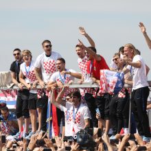 Zagrebe dešimtys tūkstančių žmonių pasveikino sugrįžusią futbolo rinktinę