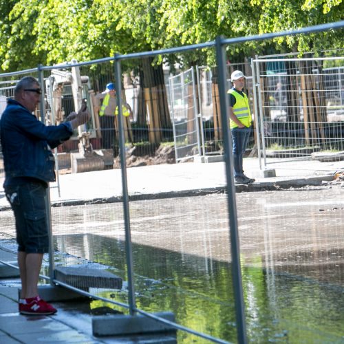 Prakirstas vandens vamzdis Laisvės al.  © Vilmanto Raupelio / Krisčio Balčiūno nuotr.