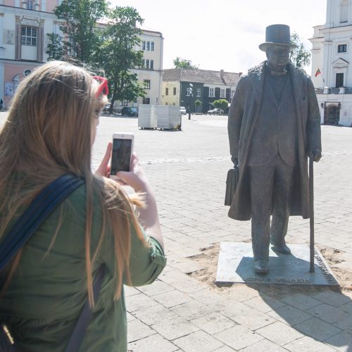 J. Vileišio paminklas perkeltas į Rotušės aikštę  © Vilmanto Raupelio nuotr.