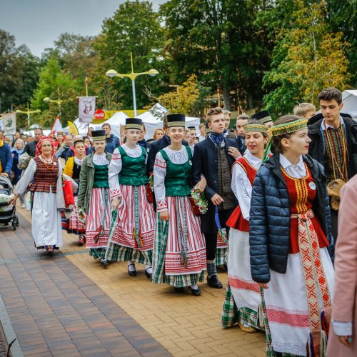 Palanga pražydo ir suskambo tarptautiniu folkloro festivaliu  © Vytauto Petriko nuotr.