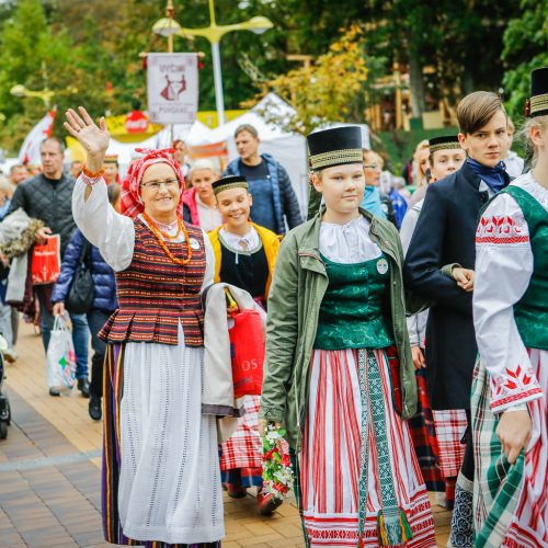 Palanga pražydo ir suskambo tarptautiniu folkloro festivaliu  © Vytauto Petriko nuotr.