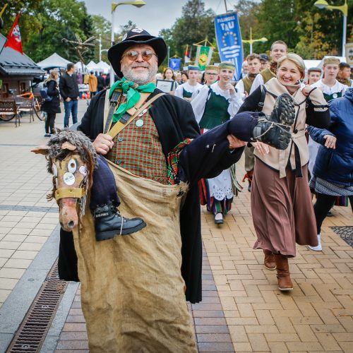 Palanga pražydo ir suskambo tarptautiniu folkloro festivaliu  © Vytauto Petriko nuotr.