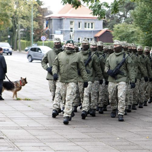 Klaipėdoje privalomosios pradinės karo tarnybos kariai prisiekė negailėti gyvybės  © Vytauto Liaudanskio nuotr.