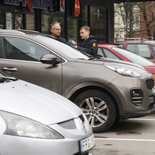 Viešosios tvarkos skyrius dalino laikrodukus  © Vytauto Liaudanskio nuotr.