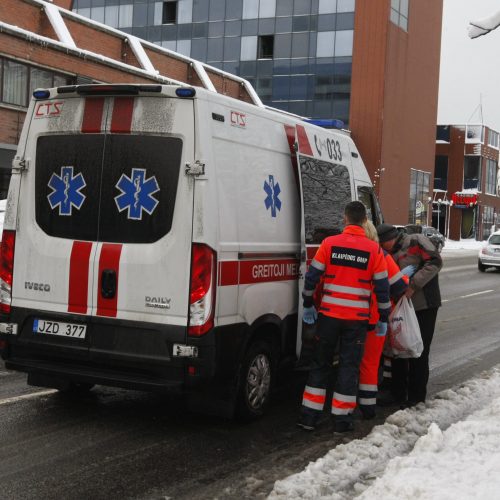 Nelaimės tęsiasi: pėsčiųjų perėjoje partrenkė vyrą  © Vytauto Liaudanskio nuotr.