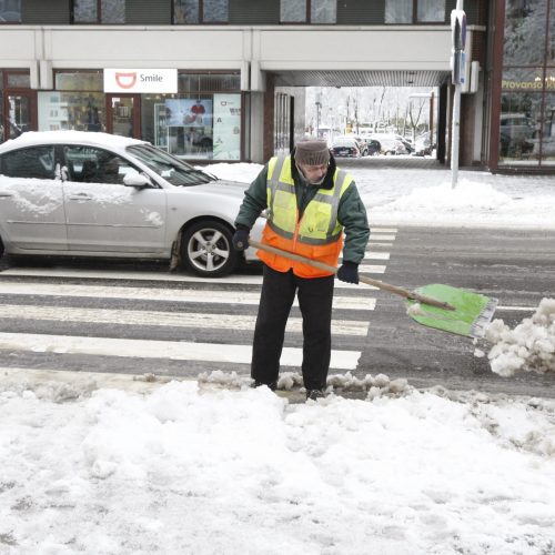 Nelaimės tęsiasi: pėsčiųjų perėjoje partrenkė vyrą  © Vytauto Liaudanskio nuotr.