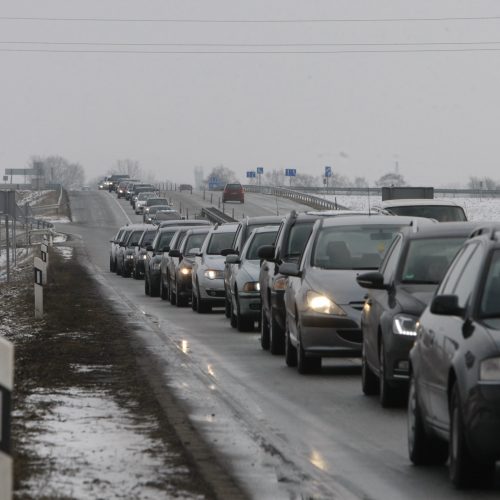 Automobilių eilės į Palangą  © Vytauto Liaudanskio nuotr.
