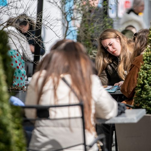 Kauniečių popietė atsivėrusiose lauko kavinėse  © Justinos Lasauskaitės nuotr.