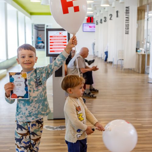 Vaikų gynimo dienos proga - Kauno miesto poliklinikos medikų sveikinimai  © Justinos Lasauskaitės nuotr.