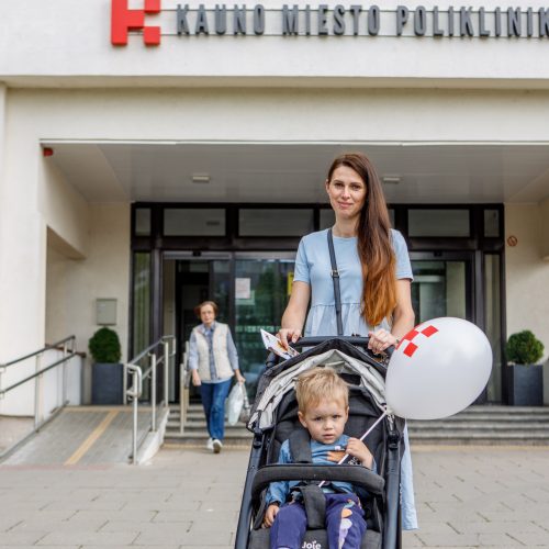 Vaikų gynimo dienos proga - Kauno miesto poliklinikos medikų sveikinimai  © Justinos Lasauskaitės nuotr.