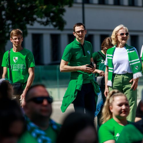Krepšinio sirgaliai plūsta į areną  © Justinos Lasauskaitės nuotr.