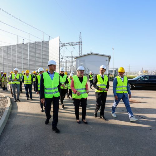„Litgrid“ pastotėjė Alytuje pristatyti pirmieji sinchroniniai kompensatoriai jungčiai su kontinentinės Europos tinklais  © T. Biliūno / BNS nuotr.